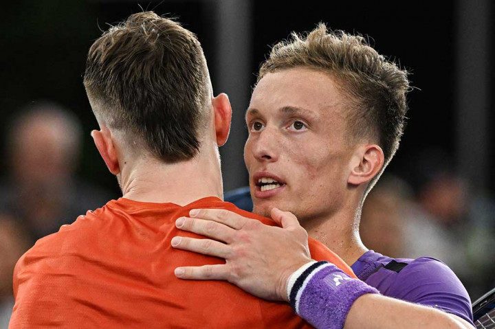 Draper dari Inggris memulai dengan baik tetapi levelnya menurun saat pemain Ceko itu mengambil alih pertandingan kejuaraan, untuk kemudian menang 4-6, 6-4, 6-3.