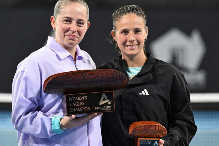 Unggulan keenam Ostapenko melonjak kembali ke 10 besar dunia untuk pertama kalinya sejak 2018 dengan mengalahkan petenis Rusia Daria Kasatkina dengan skor 6-3, 6-2, untuk merebut gelar Tur WTA ketujuh.