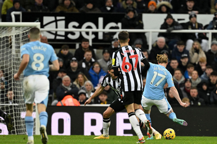 Pemain Belgia itu masuk dari bangku cadangan untuk mencetak gol dan memberi umpan kepada gol penentu kemenangan Oscar Bobb di menit-menit akhir untuk mengumumkan kembalinya dia dari cedera hamstring jangka panjang dengan penuh gaya.
