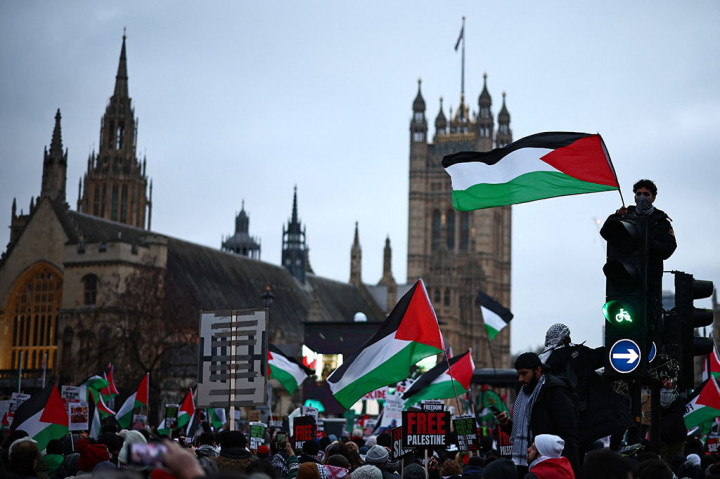 Sementara itu, di London, terjadi demonstrasi pro-Palestina yang ketujuh sejak 7 Oktober, ketika militan Hamas menyerbu Israel selatan dan menewaskan sekitar 1.140 orang, sebagian besar warga sipil, menurut penghitungan AFP berdasarkan angka resmi.
