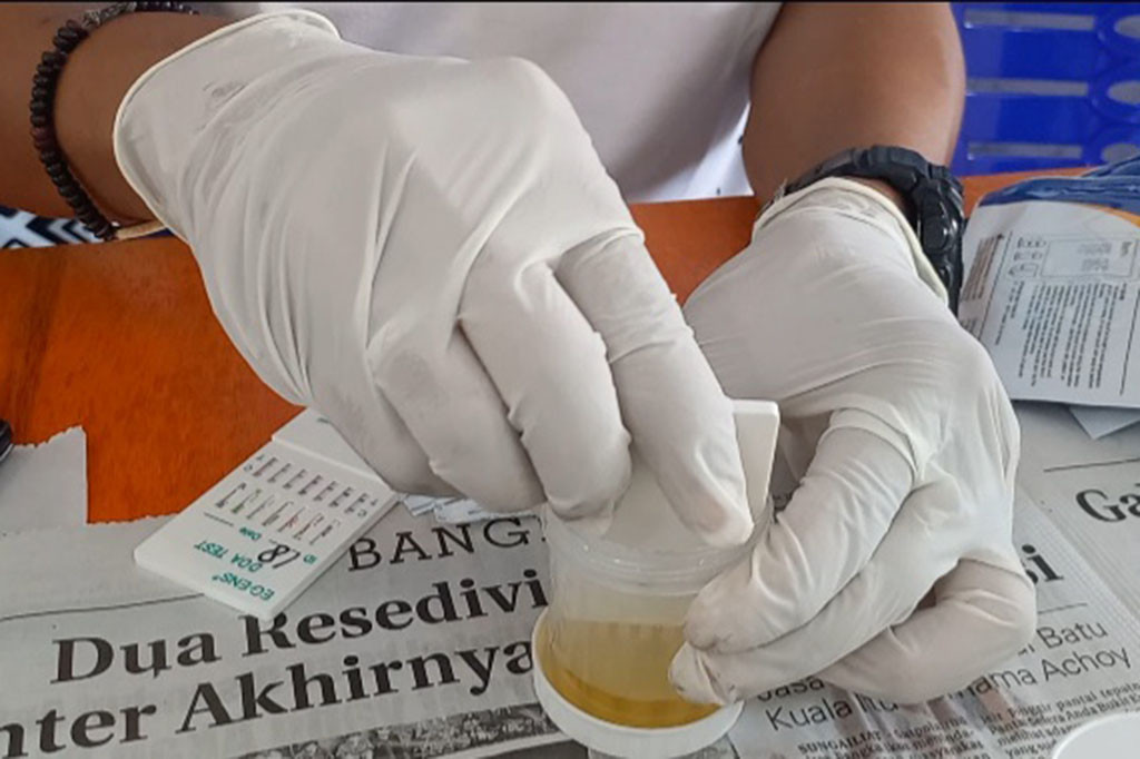 Kepala Dinas Sosial (Dinsos) Kabupaten Bangka Baharudin mengatakan tes urine atau tes narkoba ini Untuk memastikan honorer bebas narkoba.