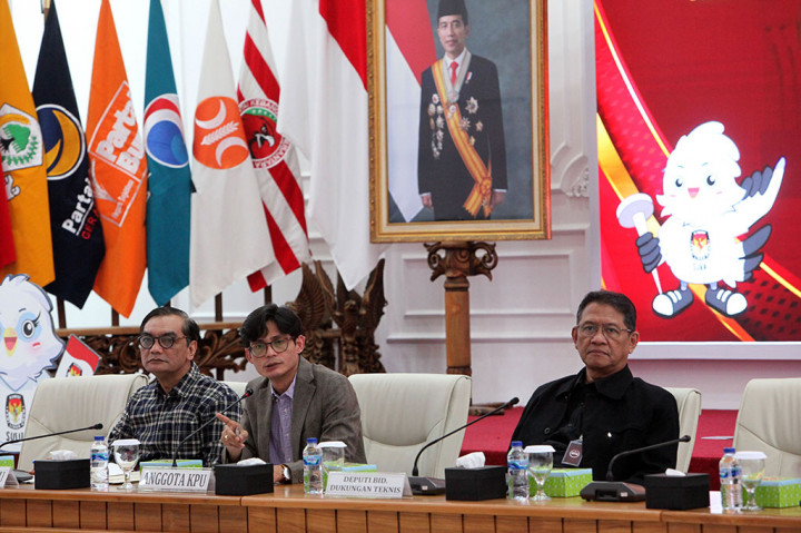 Mellaz mengatakan bahwa KPU sebagai penyelenggara pesta demokrasi di Tanah Air terus memperbarui proses distribusi seluruh logistik pemilu, baik logistik utama seperti surat suara dan formulir penghitungan dan rekapitulasi, maupun logistik pendukung yang meliputi bilik suara, tinta, dan alat coblos.