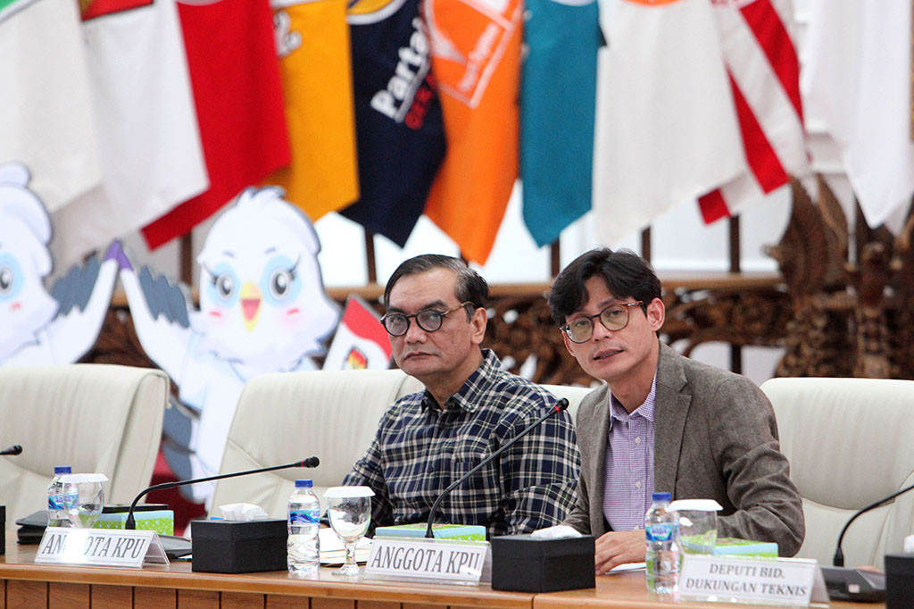 Bahkan, untuk pemilu di luar negeri, kata Mellaz, KPU memberikan prioritas distribusi lebih awal yakni 30 hari sebelum pelaksanaan pemilu berlangsung, sesuai ketentuan yang berlaku.