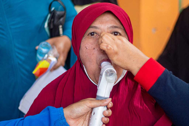 Ketua PDPI Cabang Sumbar dr Masrul Basyar mengatakan hasil pemeriksaan paru-paru tersebut baru dapat diketahui tiga bulan ke depan, dan pada saat bersamaan kembali dilakukan evaluasi terhadap masyarakat yang telah diperiksa kesehatannya.
