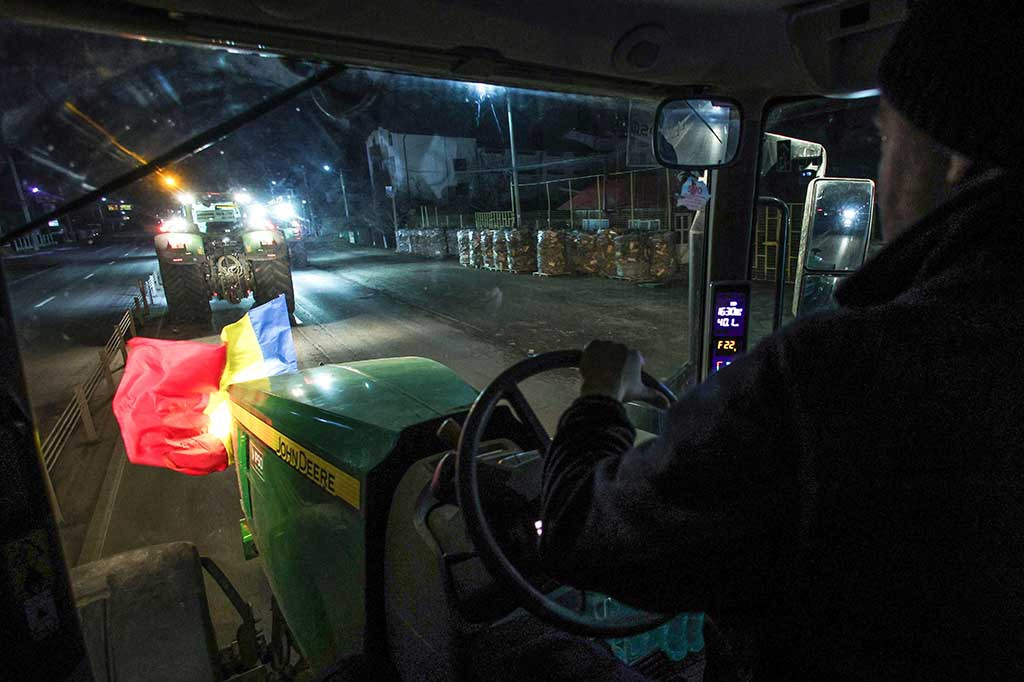 Pada hari kelima aksinya, pengunjuk rasa juga berkumpul di daerah perbatasan, memblokir sementara perbatasan timur laut dengan Ukraina.