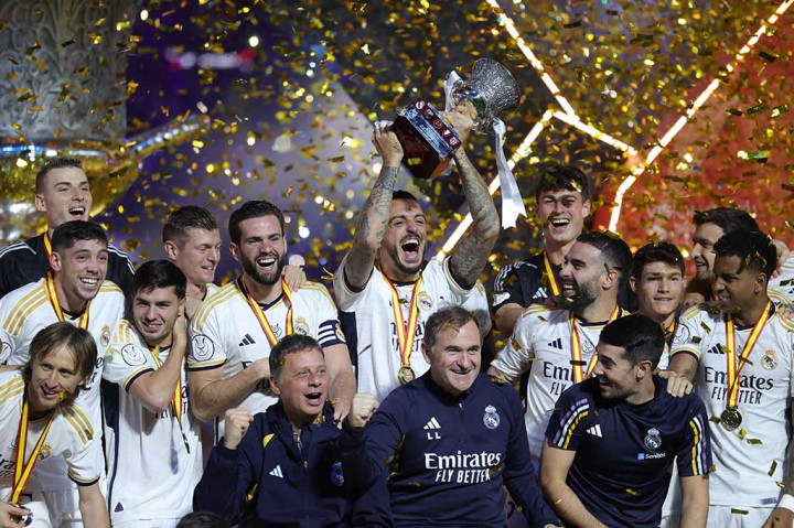 Tidak puas unggul 3-1 pada babak pertama, Madrid kembali mencetak gol lewat Rodrygo yang menyepak bola liar di kotak penalti Barcelona. Setelah itu, Barca malah harus bermain dengan 10 pemain pada menit ke-71 gegara Araujo mendapat kartu kuning kedua akibat melanggar Vinicius.