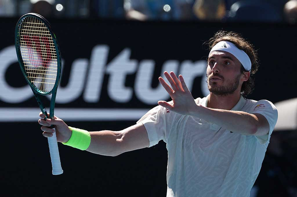 Namun pemain berusia 25 tahun itu kemudian menemukan performa lain dan hanya kehilangan lima game lagi di sisa pertandingan di Rod Laver Arena yang terik matahari.