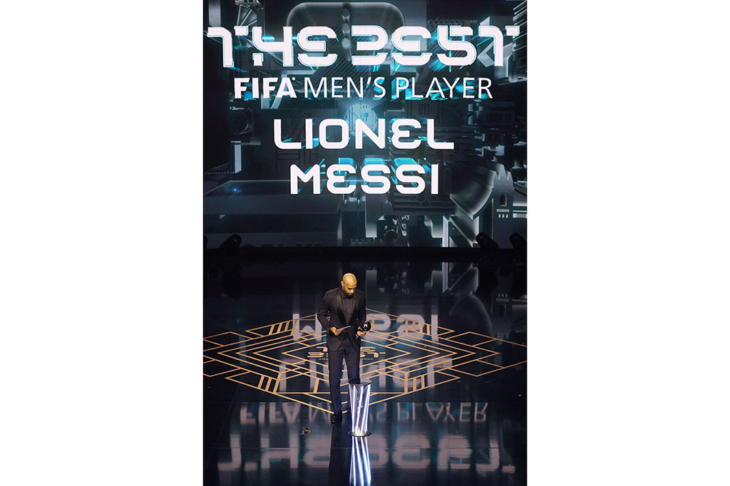 Lionel Messi dimahkotai gelar pemain terbaik FIFA untuk 2023, sementara Aitana Bonmati menambah koleksi penghargaan individunya pada upacara penghargaan di London, Selasa, 16 Januari 2024 dini hari WIB.