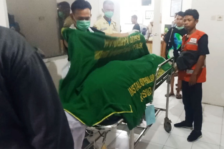 Sebanyak enam korban tewas akibat kebakaran di sebuah kafe yang sebelumnya disemayamkan di ruang jenazah RSUD Kardinah Kota Tegal, Jawa Tengah diambil pihak keluarga mereka.