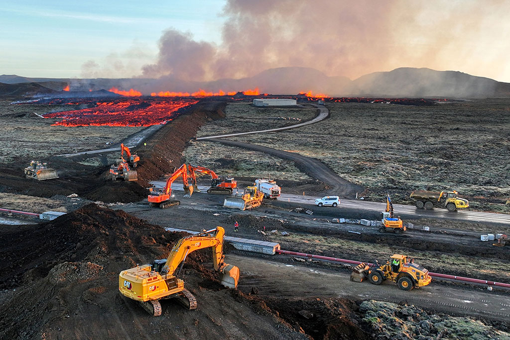 “Ini ialah saat yang kelam bagi Grindavik dan bagi seluruh Islandia. Namun, kita tidak akan putus asa,” ujar Perdana Menteri Katrin Jakobsdottir terkait dengan letusan gunung itu.