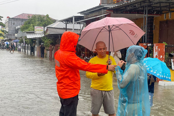 Kepala Badan Penanggulangan Bencana Provinsi Babel, Mikron Antariksa mengatakan hasi pendataan ada 458 rumah terdampak banjir dengan ketinggian 50 cm.