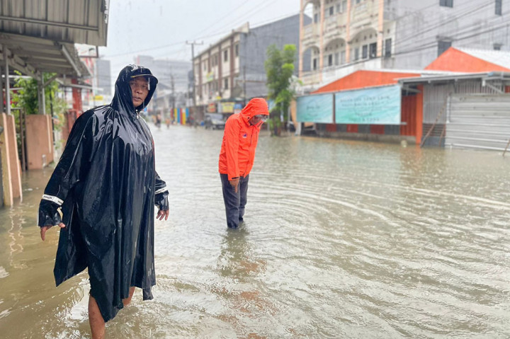 Untuk itu, saat ini lanjut Mikron guna mengantisipasi banjir, pihaknya menetapkan status siaga banjir khusus di Kota Pangkalpinang.