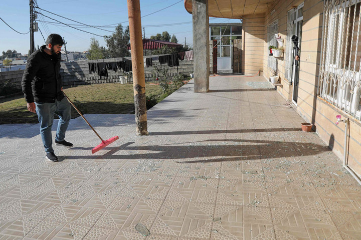 Pada 3 Januari, pelaku bom bunuh diri menyerang kerumunan orang yang berkumpul di dekat makam jenderal IRGC yang dihormati Qasem Soleimani di kota Kerman di selatan. Serangan tersebut, yang kemudian diklaim oleh kelompok ISIS sebagai tanggung jawabnya, menewaskan sekitar 90 orang dan menyebabkan puluhan lainnya terluka.