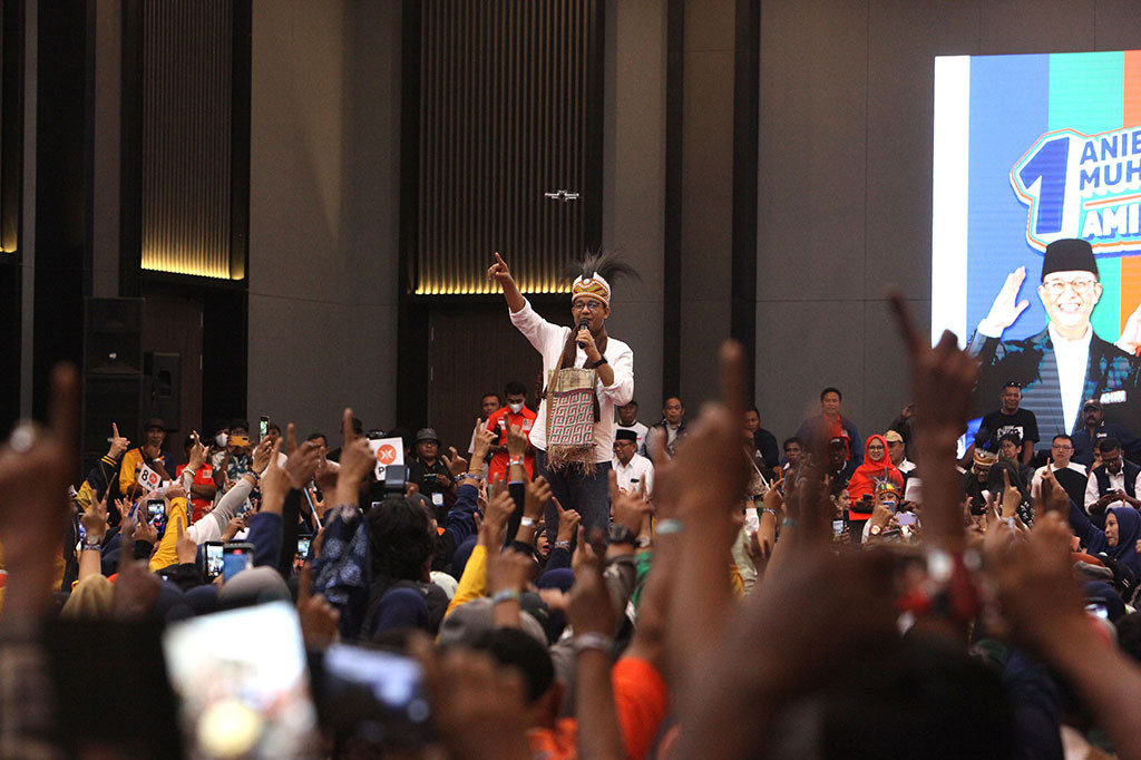 Capres nomor urut I Anies Baswedan saat melakukan safari politik di Sorong janjikan perubahan pada aspek ekonomi, pendidikan, kesehatan dan lapangan pekerjaan, sebagai upaya menghadirkan kemakmuran dan kesejahteraan kepada seluruh masyarakat.