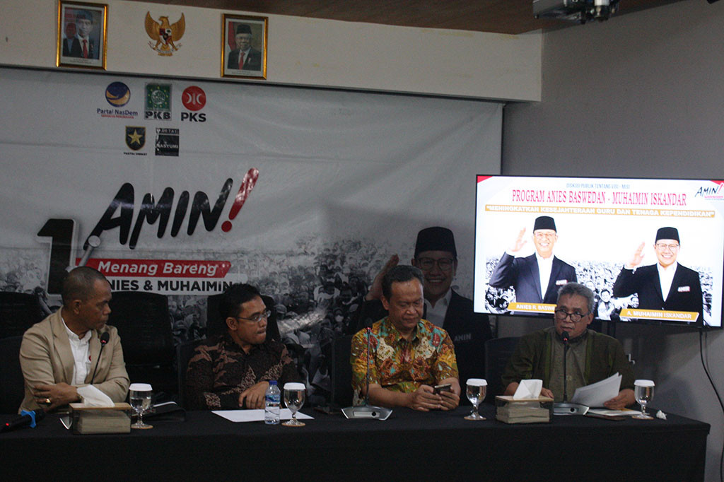 Kemudian, membentuk dana abadi yang diperuntukan bagi beasiswa guru. Program tersebut juga berlaku bagi anak guru.