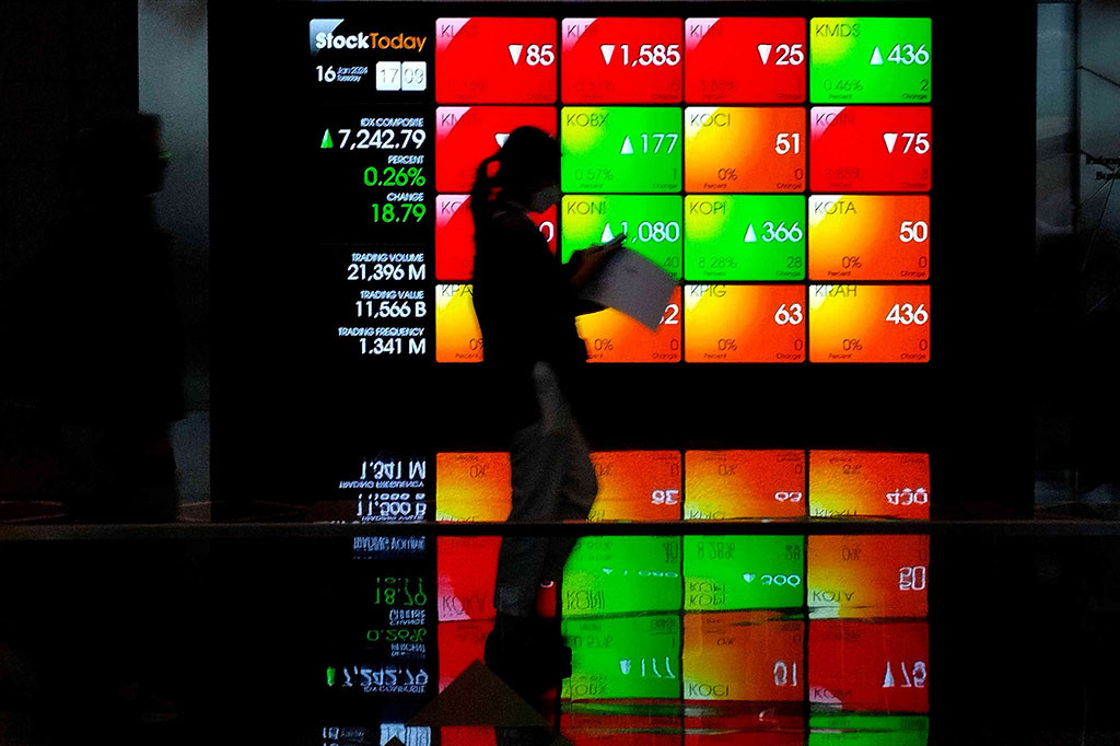 Sebelumnya, Houthi menyampaikan posisi kelompok tersebut tidak berubah setelah serangan yang dipimpin AS, yang mengindikasikan bahwa serangan akan terus berlanjut pada kapal-kapal yang menuju ke Israel.