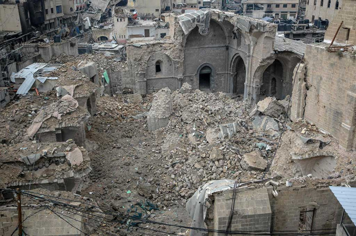 Agresi Israel ke Jalur Gaza sudah berlangsung selama lebih dari 100 hari. Korban jiwa pun kini sudah lebih dari 24 ribu orang. Tak cuma nyawa warga sipil, agresi itu merusak situs bersejarah yang ada di Gaza. Hingga saat ini sudah ada lebih dari 200 situs bersejarah di Gaza yang rusak atau hancur, salah satunya Masjid Omari.