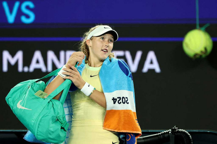 Adik perempuan dari sesama pemain tenis profesional Erika Andreeva, dia melakukan pemanasan untuk Melbourne dengan mencapai perempat final Tur WTA pertamanya di Brisbane Internasional.