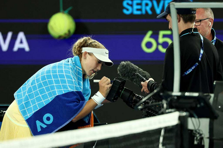 Andreeva membuat debut Grand Slamnya di Prancis Terbuka tahun lalu dengan melaju ke putaran ketiga setelah lolos dari kualifikasi, sebelum kemudian mencapai babak keempat di Wimbledon. Dalam satu-satunya Grand Slam lainnya, ia kalah di putaran kedua AS Terbuka dari juara sang juara Coco Gauuf.
