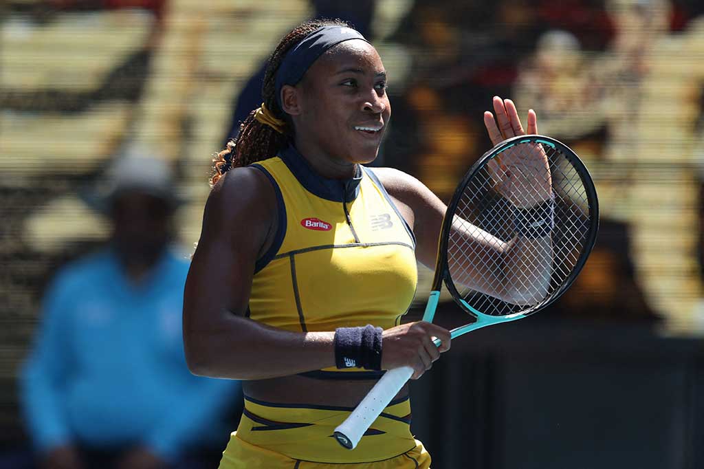 Juara bertahan US Open Coco Gauff melaju ke putaran ketiga Australian Open pada Rabu, 17 Januari 2024, berkat keberhasilannya menaklukkan sesama petenis AS Caroline Dolehide dengan skor 7-6 (7/2), 6-2.