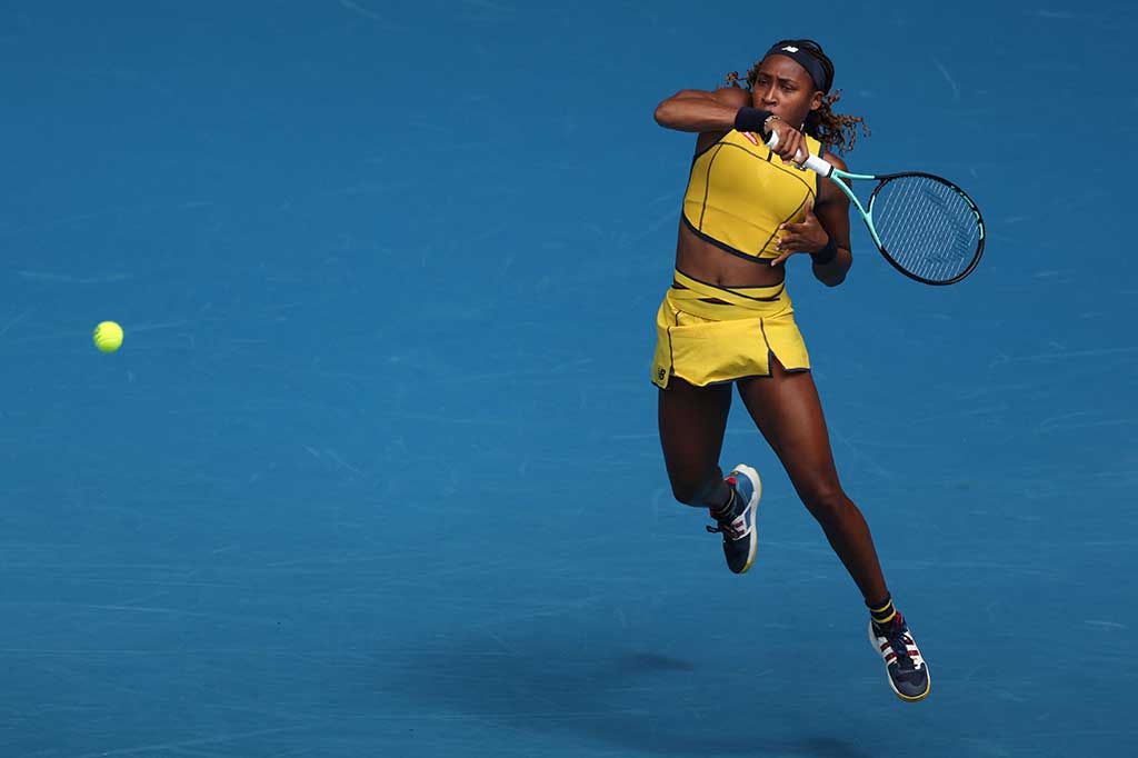 Pertandingan set kedua berlangsung cukup seimbang sampai gim kelima, ketika Gauff mematahkan serve sang lawan. Ia berulang kali menekan lawannya dan lolos dari sejumlah break point saat memukul serve untuk kemudian mengamankan kemenangan.