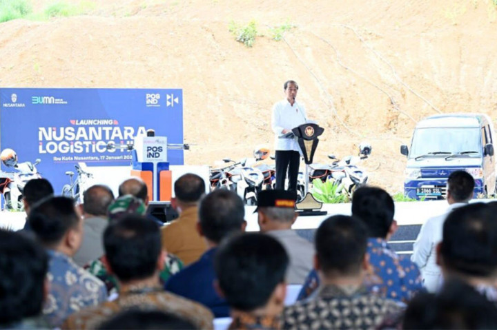 Presiden Joko Widodo kembali mengunjungi Ibu Kota Nusantara (IKN) di Penajam Paser Utara, Kalimantan Timur, Rabu, 17 Januari 2024, untuk melakukan peletakan batu pertama atau groundbreaking sejumlah infrastruktur, di antaranya  Super Hub Nusantara Logistic Hub Pos Indonesia.