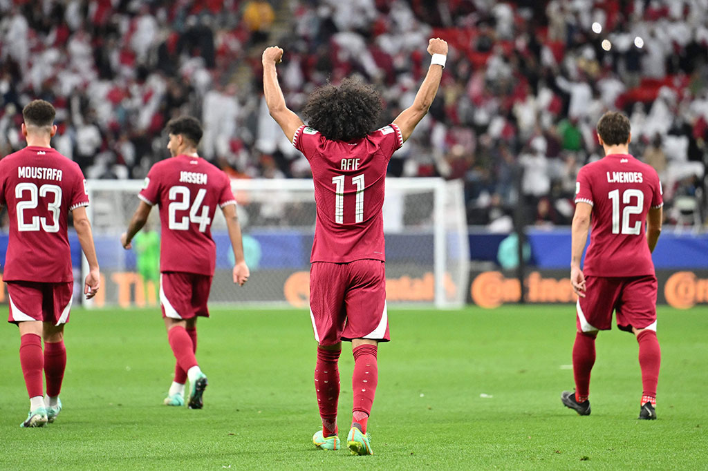 Tuan rumah sekaligus juara bertahan Qatar menjadi tim pertama yang melaju ke 16 besar Piala Asia, setelah meraih kemenangan 1-0 atas Tajikistan di Stadion Al Bayt, Kamis, 18 Januari 2024 dini hari WIB.