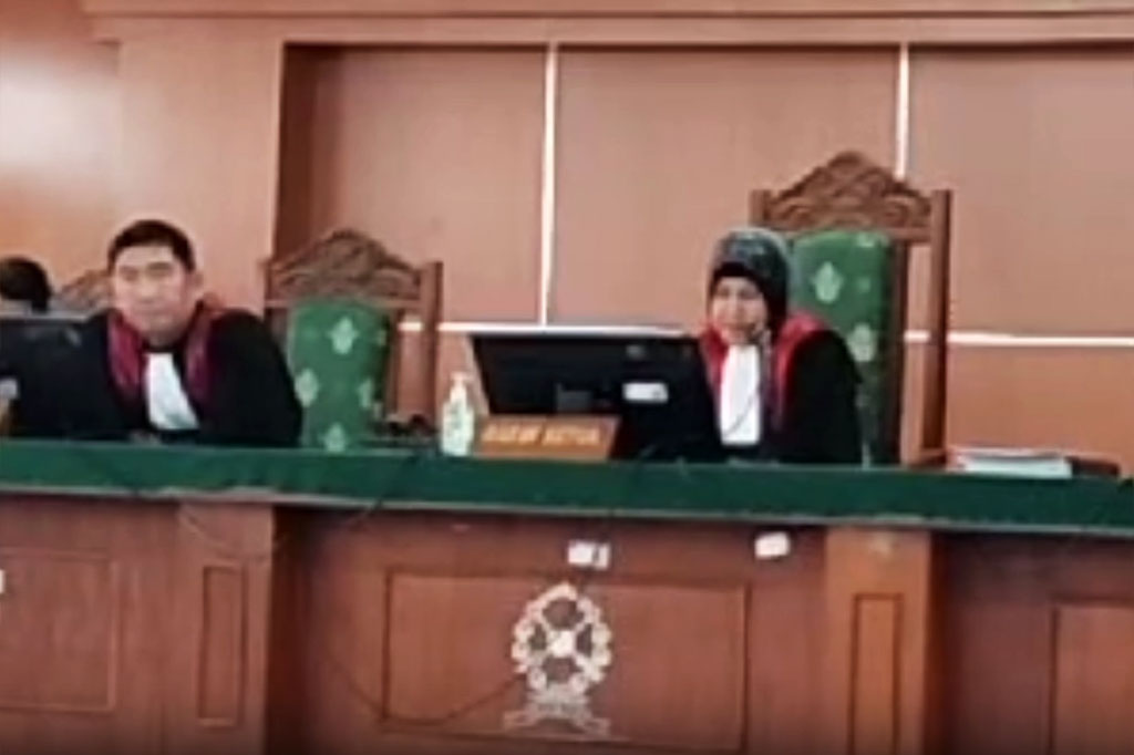 Pembacaan putusan disampaikan hakim ketua Dini Angraeni didampingi hakim anggota Yongky dan Mantiko Soemanda Moechtar. Vonis sendiri sama dengan tuntutan jaksa penuntut umum Kejari Rejang Lebong.