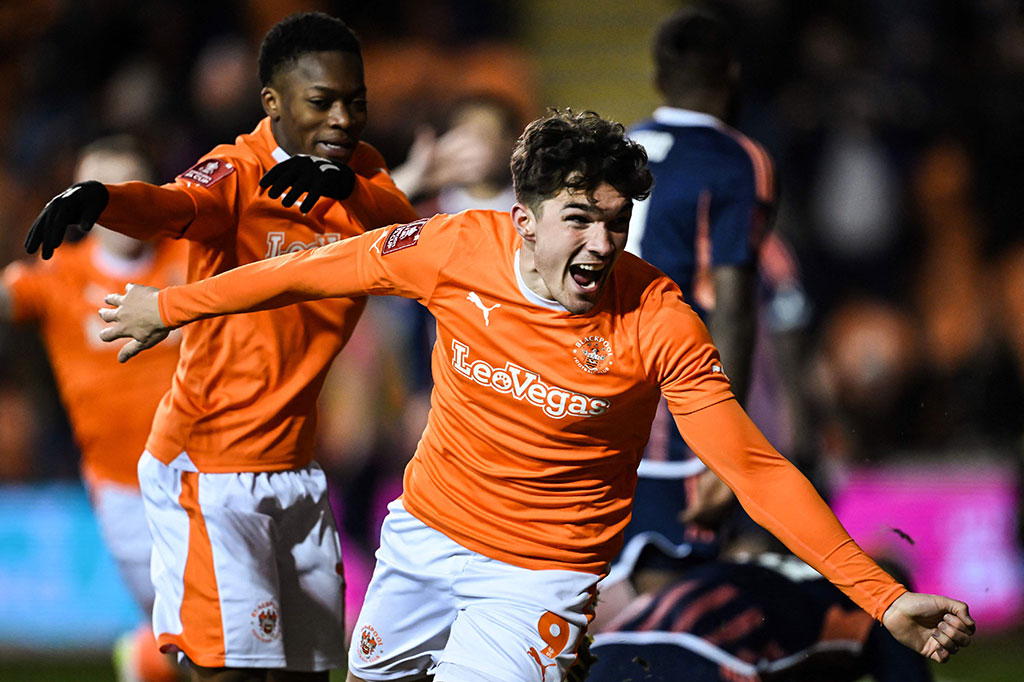 Kyle Joseph menyamakan kedudukan menjadi 2-2 pada menit ke-78 dengan tandukannya dari umpan silang Andy Lyon.