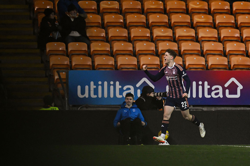 Penyerang Selandia Baru Chris Wood menjadi pahlawan Forest pada menit ke-110, dengan memaksimalkan umpan silang Yates. Kemenangan 3-2 membawa Forrest ke putaran keempat Piala FA.