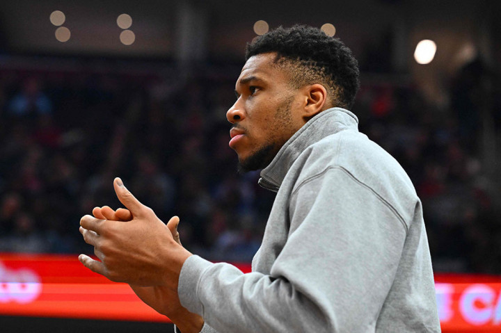 Giannis hanya bisa menonton rekan-rekannya tertinggal hingga 47 poin, bahkan Bucks tak berdaya untuk memberikan perlawanan di sepanjang laga dengan tidak pernah menyamakan kedudukan, apalagi berbalik unggul.