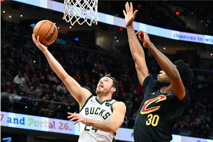 Damian Lillard hanya mencetak 17 poin lewat tujuh tembakannya yang berhasil dari 20 upaya. Khris Middleton hanya berhasil mencetak dua poin, memasukkan satu bola dari total 10 tembakannya.