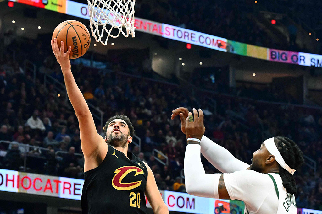 Georges Niang dari Cavaliers mencetak angka lewat 13 bola yang masuk dari total 14 tembakan, mencatat 33 poin atau yang tertinggi dalam kariernya. Jarett Allen menambahkan 21 poin dan 13 rebound, yaitu double-double ke-10 berturut-turut untuk Cleveland. Dan Donovan Mitchell turut menambahkan 31 poin.