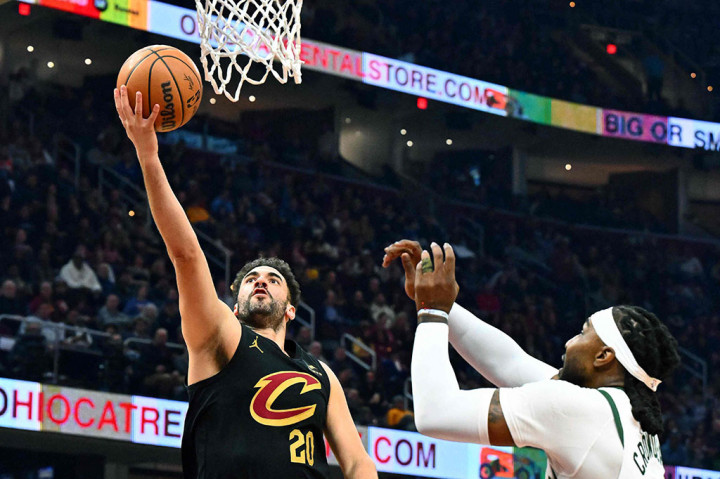 Georges Niang dari Cavaliers mencetak angka lewat 13 bola yang masuk dari total 14 tembakan, mencatat 33 poin atau yang tertinggi dalam kariernya. Jarett Allen menambahkan 21 poin dan 13 rebound, yaitu double-double ke-10 berturut-turut untuk Cleveland. Dan Donovan Mitchell turut menambahkan 31 poin.