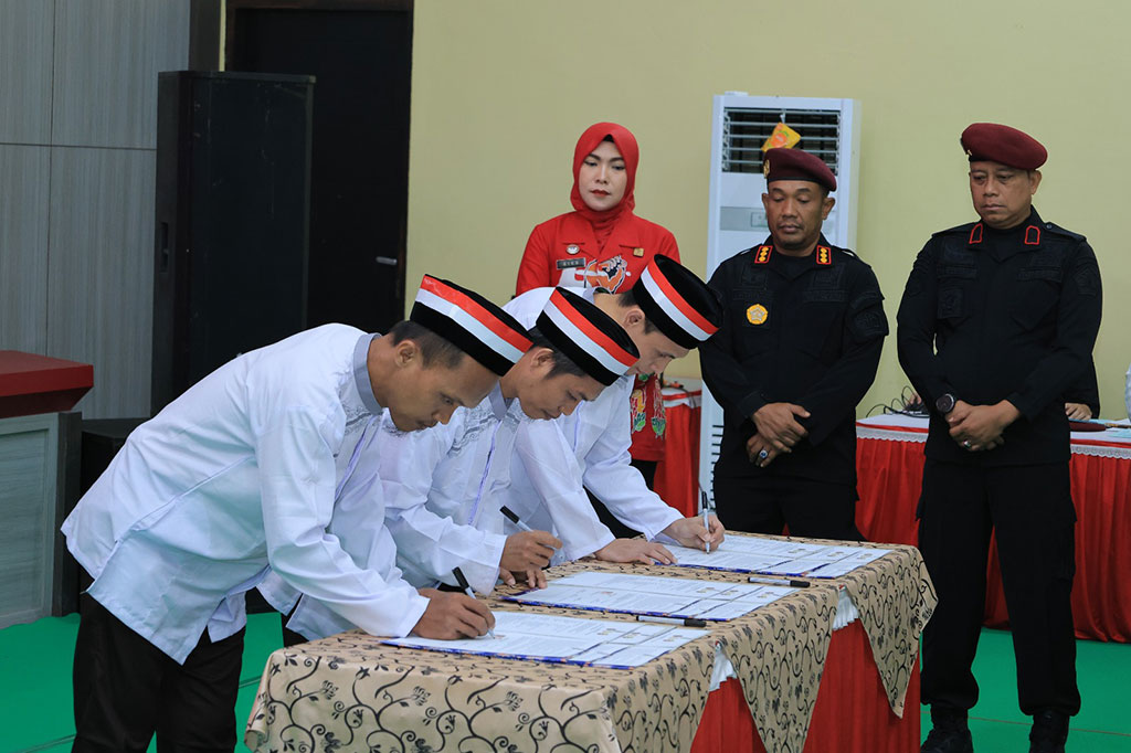 Selain itu, lanjut Asep, ikrar ini sebagai langkah penting dalam upaya membangun narapidana sebagai anggota masyarakat yang bermakna dan positif. Tujuan-tujuan ini mendukung visi rehabilitasi dan reintegrasi yang holistik di dalam sistem pemasyarakatan.