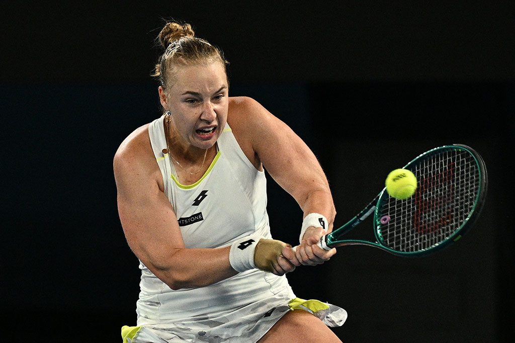 Petenis peringkat 57 dunia itu mengalahkan unggulan ketiga 6-4, 4-6, 7-6 (22/20) dalam pertemuan menegangkan di Rod Laver Court yang berlangsung dua jam 46 menit.