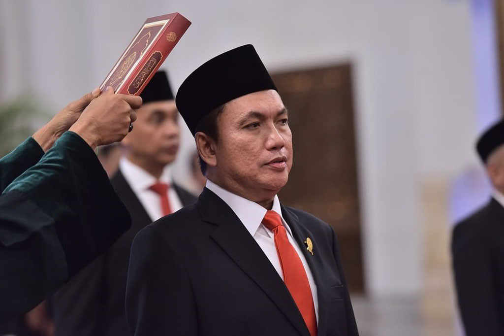 Pelantikan tersebut dilakukan berdasarkan Keputusan Presiden Republik Indonesia Nomor 8/P Tahun 2024 tentang Pemberhentian dan Pengangkatan Anggota Komisi Pengawas Persaingan Usaha yang ditetapkan di Jakarta pada 8 Januari 2024.