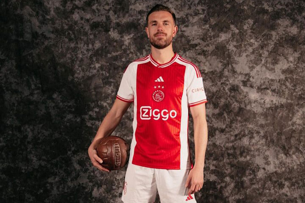 Ajax mengungkapkan bahwa Henderson telah menandatangani kontrak berdurasi dua tahun di klub Belanda itu hingga Juni 2026.