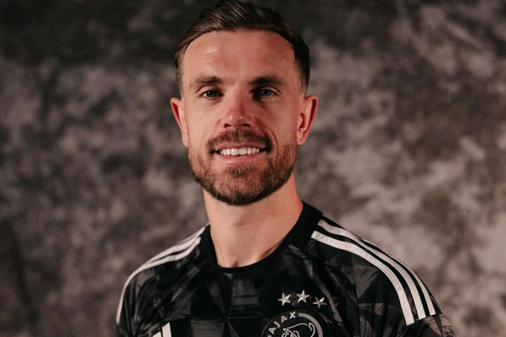 Pelatih Ajax, John van Schip mengatakan bahwa Henderson adalah sosok gelandang berpengalaman dan memiliki jiwa kepemimpinan yang dibutuhkan oleh timnya.