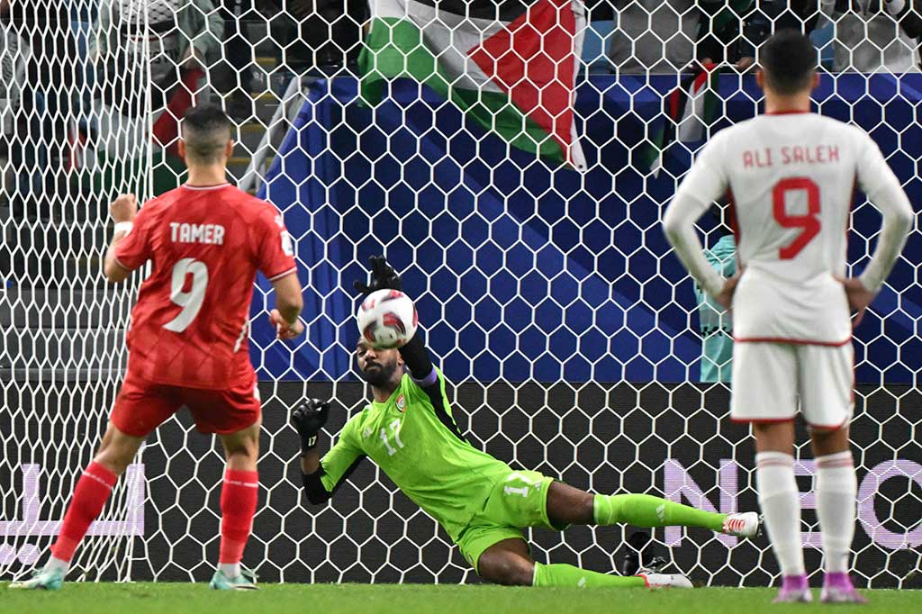 Sayang, eksekusi penalti oleh Tamer Seyam mampu dimentahkan Khalid Eisa. Kedudukan 1-0 tetap bertahan hingga turun minum.