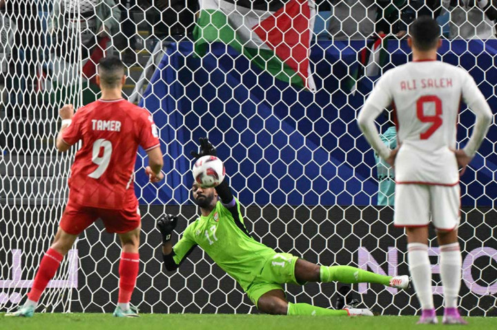 Sayang, eksekusi penalti oleh Tamer Seyam mampu dimentahkan Khalid Eisa. Kedudukan 1-0 tetap bertahan hingga turun minum.