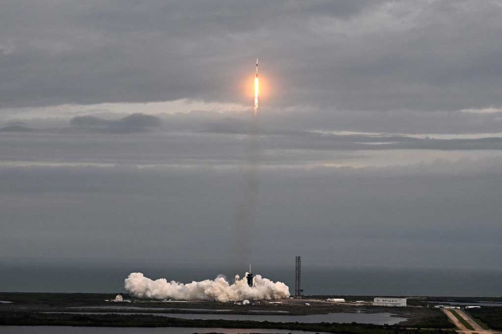 Dijuluki Axiom Mission 3 (Ax-3), ini adalah peluncuran ketiga perusahaan tersebut ke laboratorium luar angkasa dan yang pertama di mana ketiga kursi berbayar tersebut dibeli oleh lembaga-lembaga nasional, bukan oleh individu kaya.