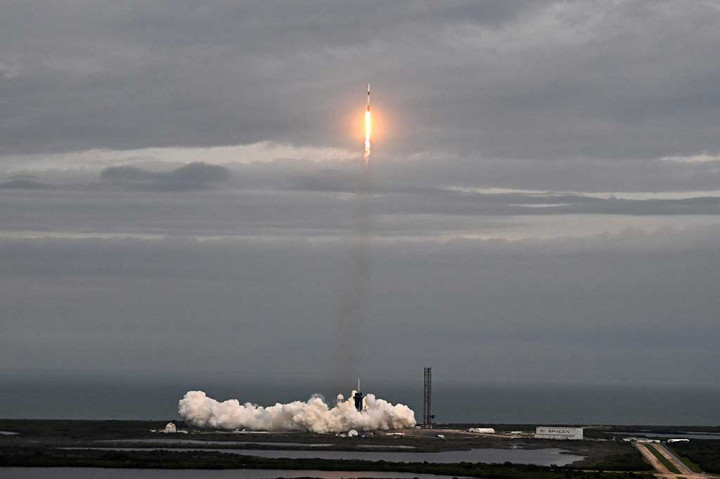 Dijuluki Axiom Mission 3 (Ax-3), ini adalah peluncuran ketiga perusahaan tersebut ke laboratorium luar angkasa dan yang pertama di mana ketiga kursi berbayar tersebut dibeli oleh lembaga-lembaga nasional, bukan oleh individu kaya.