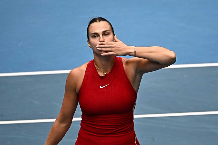 Juara bertahan Aryna Sabalenka mengirimkan peringatan keras bagi para pesaingnya untuk waspada setelah menang dengan skor sempurna 6-0, 6-0 atas Lesia Tsurenko pada babak ketiga Australian Open, Jumat, 19 Januari 2024.