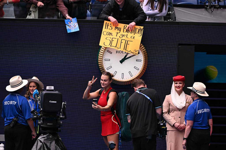 Pada babak keempat, Sabalenka akan menghadapi petenis Amerika nonunggulan Amanda Anisimova yang memainkan Grand Slam pertamanya setelah rehat karena masalah kesehatan mental selama delapan bulan. 