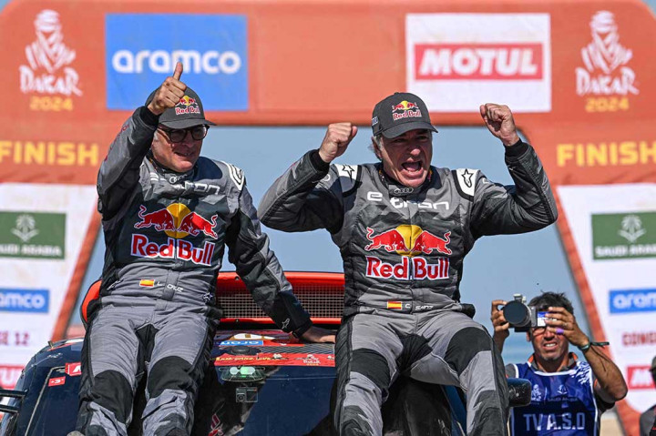 Sainz menambah koleksi trofinya setelah memenangi reli ketahanan tersebut pada 2010, 2018, dan 2020. Sainz merebut keempat gelarnya di Dakar dengan pabrikan yang berbeda, menyusul kesuksesan sebelumnya bersama Volkswagen, Peugeot, dan Mini.