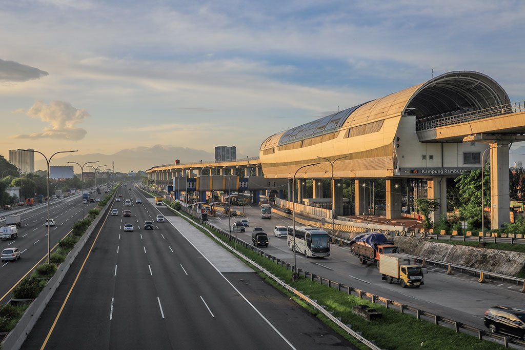 Pemandangan tersebut terlihat jelas saat Medcom.id mengabadikan nya di atas Jalan Tol Pondok Pinang-TMII, Jakarta Timur, dan juga di Jalan TB Simatupang tepatnya di Gerbang Tol Depok-Antasari, Jakarta Selatan.