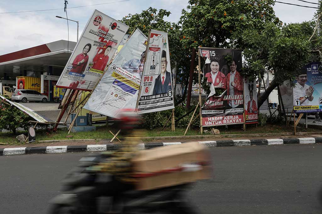 Pemerintah Provinsi DKI memberikan waktu satu minggu bagi peserta pemilu merapikan alat peraga kampanye (APK) demi kenyamanan dan keselamatan pengguna jalan.