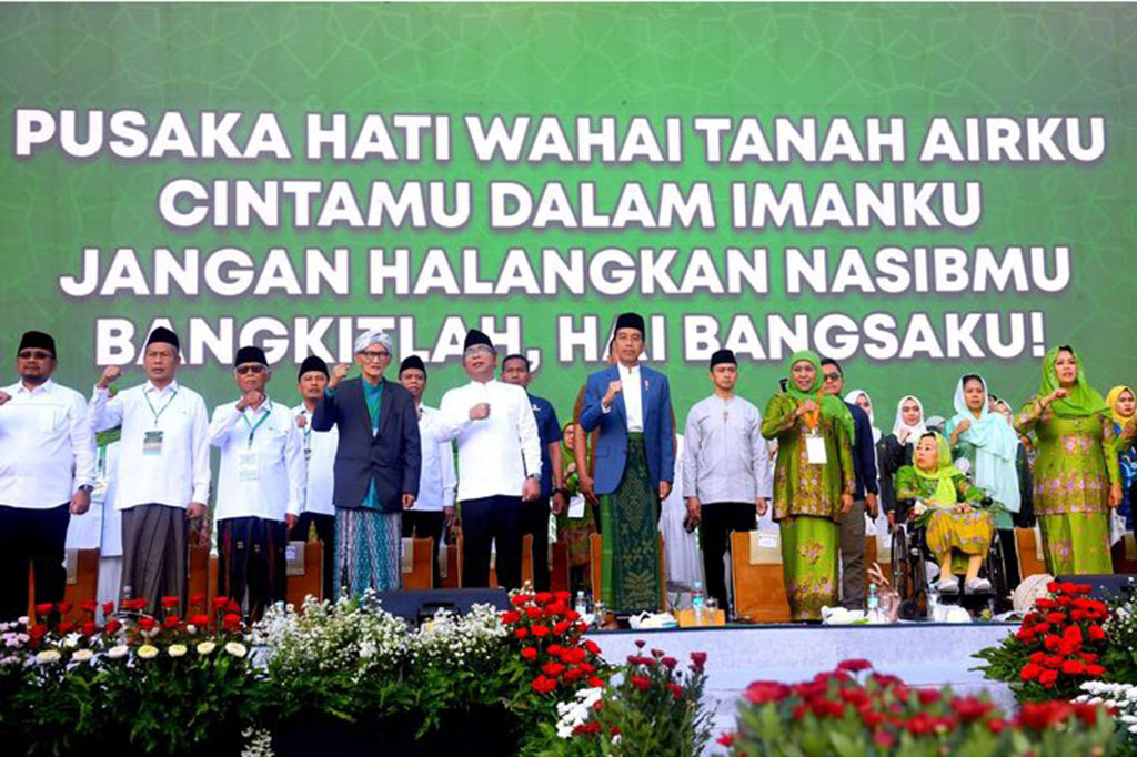 Presiden juga mengingatkan kepada masyarakat, termasuk ibu-ibu Muslimat NU, agar tidak mau diadu domba karena perbedaan pendapat dan pilihan jelang Pemilu mendatang. Menurut Presiden, proses Pemilu penting dan menentukan namun ia tidak ingin perbedaan pilihan menimbulkan perpecahan antarmasyarakat.