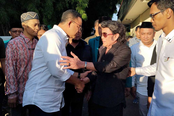 Calon presiden (capres) Anies Baswedan bertemu dengan legenda dangdut Rhoma Irama, di Soneta Record, Jalan Tole Iskandar Nomor 41, Sukamaju, Kecamatan Cilodong, Kota Depok, Jawa Barat, Sabtu, 20 Januari 2024. 